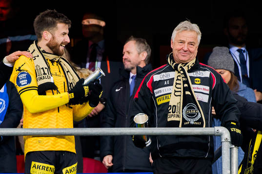 Aleksander Melgalvis of Lillestrøm and Arne Erlandsen, head coach of Lillestrøm, celebrate