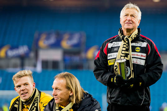 Erling Knudtzon, Torgeir Bjarmann and Arne Erlandsen, head coach of Lillestrøm, celebrates after the cup final match between Lillestrøm and Sarpsborg 08 on December 3, 2017 in Oslo.
