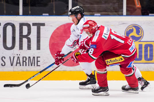 Vita Hästens Jonathan Tholander och Modos Victor Ekarv i