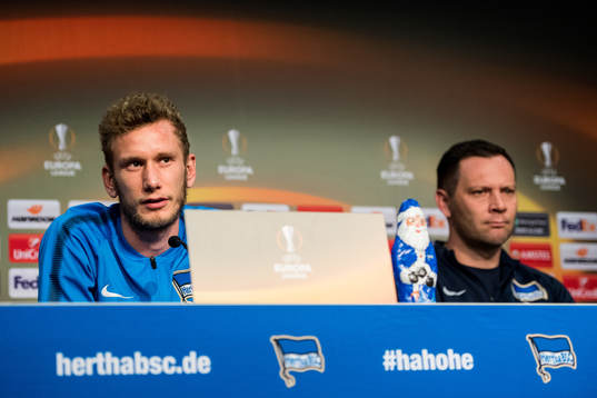 Hertha Berlins Fabian Lustenberger och tränare Pal Dardai