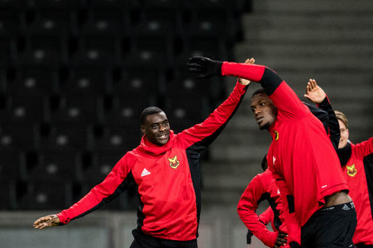 Östersunds Ken Sema och Salisu Abdullahi Gero