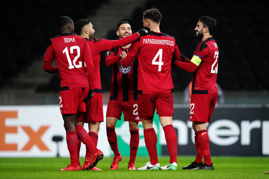Östersunds Sotirios Papagiannopoulus jublar med lagkamrater efter att han gjort 0-1-målet