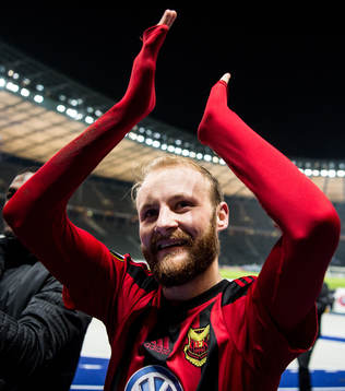 Östersunds Curtis Edwards tackar publiken