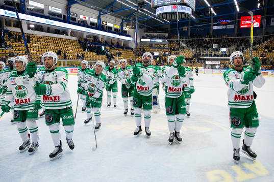 Rögles spelare jublar