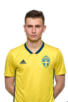 Rany Georgis i P17/00-landslaget poserar för porträtt den 8 december 2017 i Stockholm