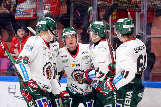 Frölundas Ponthus Westerholm jublar med lagkamrater