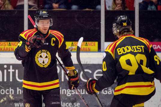 Brynäs Jacob Blomqvist och Jesper Boqvist jublar efter 3-0 av Blomqvist