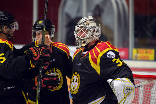 Brynäs målvakt David Rautio jublar