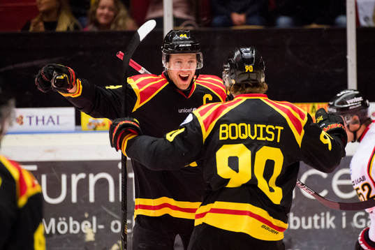Brynäs Jacob Blomqvist och Jesper Boqvist jublar efter 3-0
