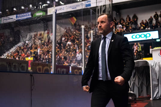 Luleås tränare Thomas Berglund före  ishockeymatchen i