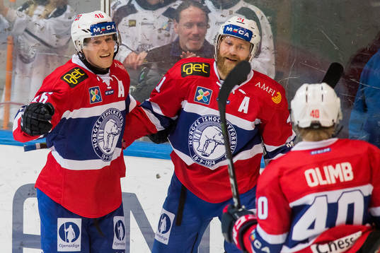Mathis Olimb of Norway celebrates with his teammates