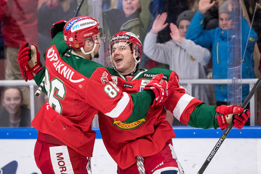 Moras Michael Haga jublar