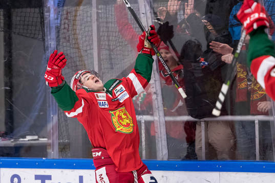 Moras Michael Haga jublar