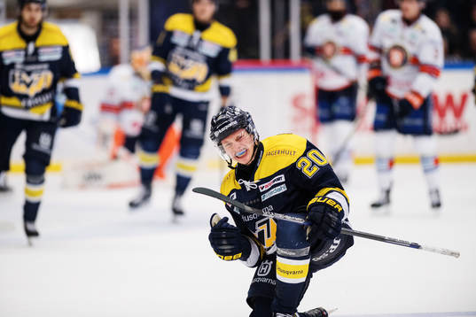 s Lawrence Pilut jublar