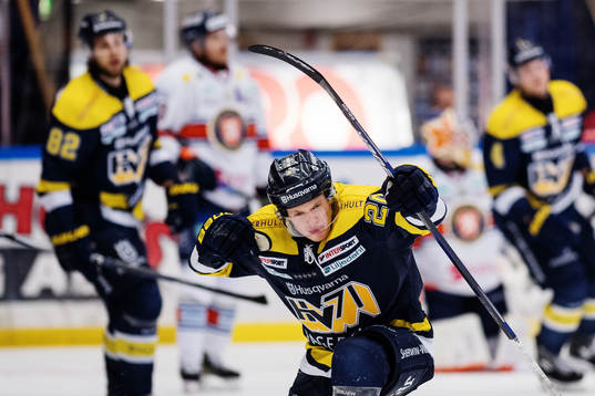 s Lawrence Pilut jublar