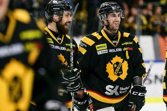 Skellefteås Bud Holloway jublar