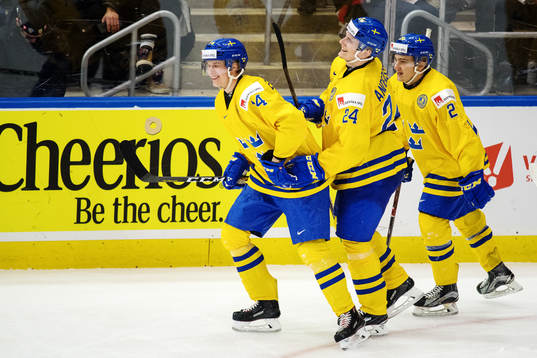 Sveriges Elias Pettersson (målskytt), Lias Andersson och
