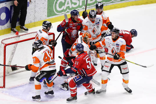 Gruff mellan Karlskronas Filip Cruseman, Emil Lundberg,