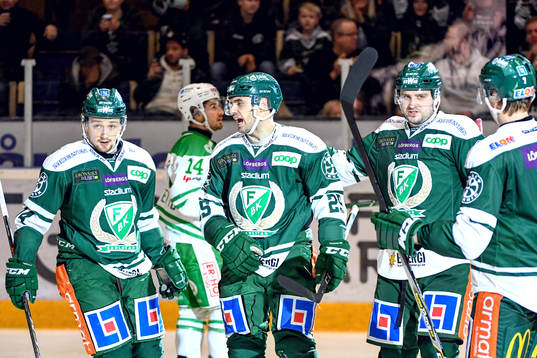Färjestads Martin Johansson jublar med lagkamrater