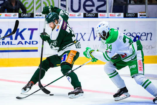 Färjestads Dick Axelsson och Rögles Edwin Hedberg