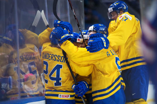 Sveriges spelare jublar