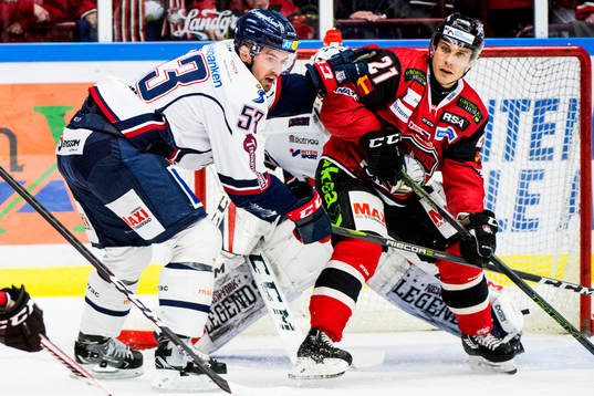 Malmö Redhawks Andy Miele och Linköpings Eddie Larsson i