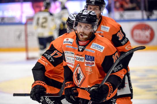 Karlskronas Mattias Guter jublar