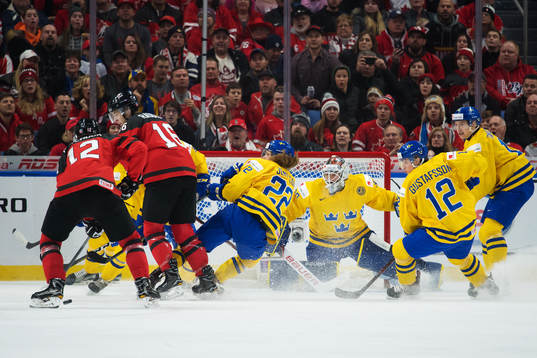 Kanadas Boris Katchouk och Taylor Raddysh utmanar Sveriges