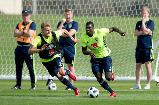 Sveriges Rasmus Lindkvist och Ken Sema