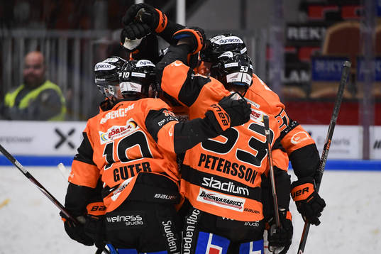 Karlskronas Mattias Guter jublar