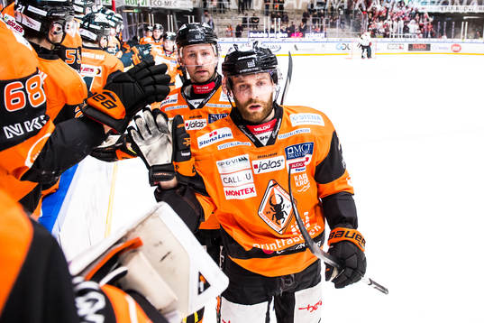 Karlskronas Mattias Guter  jublar