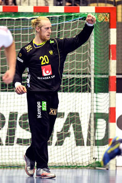 Sveriges målvakt Mikael Appelgren jublar
