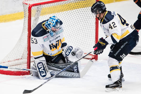 s målvakt Fredrik Pettersson-Wentzel och Dylan Reese