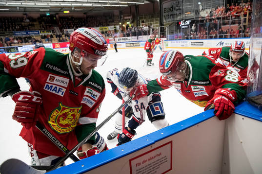 Moras Jacob Nilsson och Linköpings Jimmy Andersson och