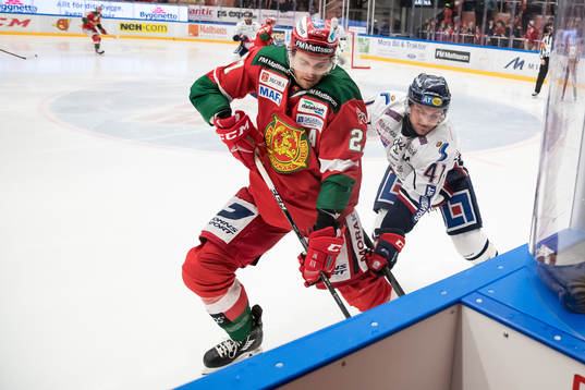 Moras Matt Bailey och Linköpings Chad Billins  i