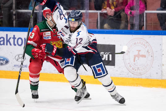 Linköpings Sebastian Karlsson Moras Brandon Gormley  i