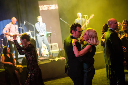 Gäster dansar
