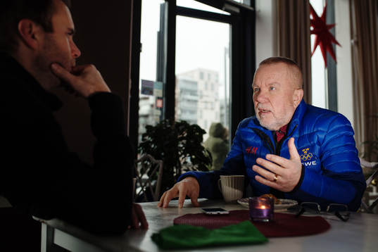 Förbundskaptenen för Sveriges damlandslag i ishockey Leif