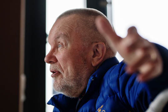 Förbundskaptenen för Sveriges damlandslag i ishockey Leif