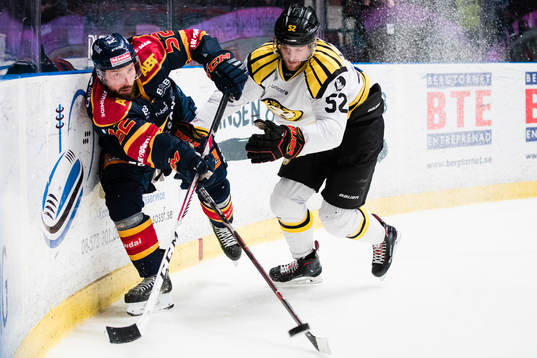 Djurgårdens Mikael Ahlén och Brynäs Christopher Liljewall