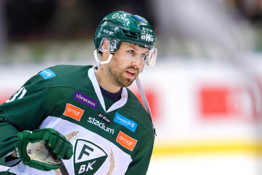 Färjestads Dick Axelsson innan ishockeymatchen i SHL