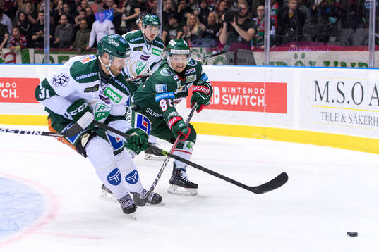 Färjestads Dick Axelsson och Frölundas Ryan Lasch