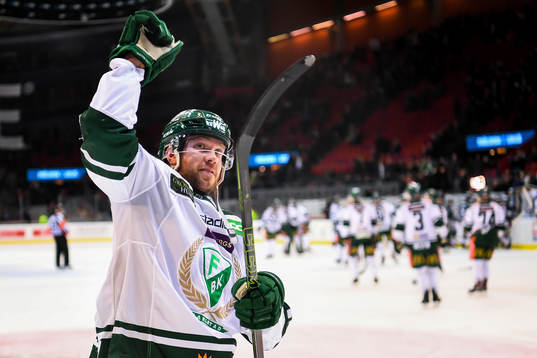 Färjestads Linus Persson jublar