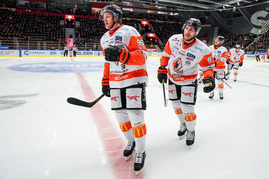 Karlskronas Carl Persson och Konstantin Komarek jublar