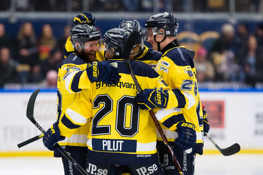 s Robin Figren, Lawrence Pilut och Anton Bengtsson jublar