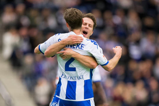 IFK Göteborgs Emil Salomonsson jublar ihop med  och