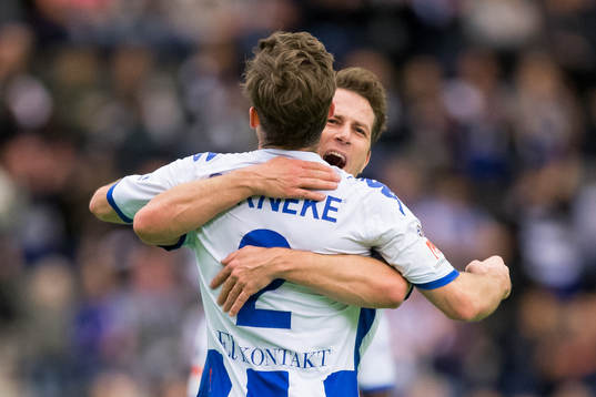 IFK Göteborgs Emil Salomonsson jublar ihop med  och