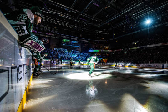 Färjestads Christoffer Törngren blir presenterad innan