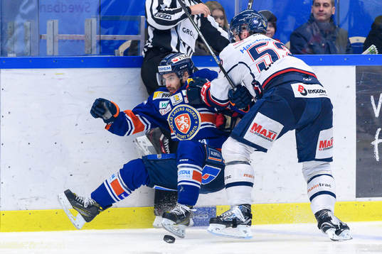 Växjös Andrew Calof faller