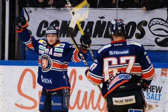 Växjös Tuomas Kiiskinen jublar